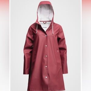 Great condition Stutterheim Mosebacke Raincoat
In Burgundy (light stain on hood)